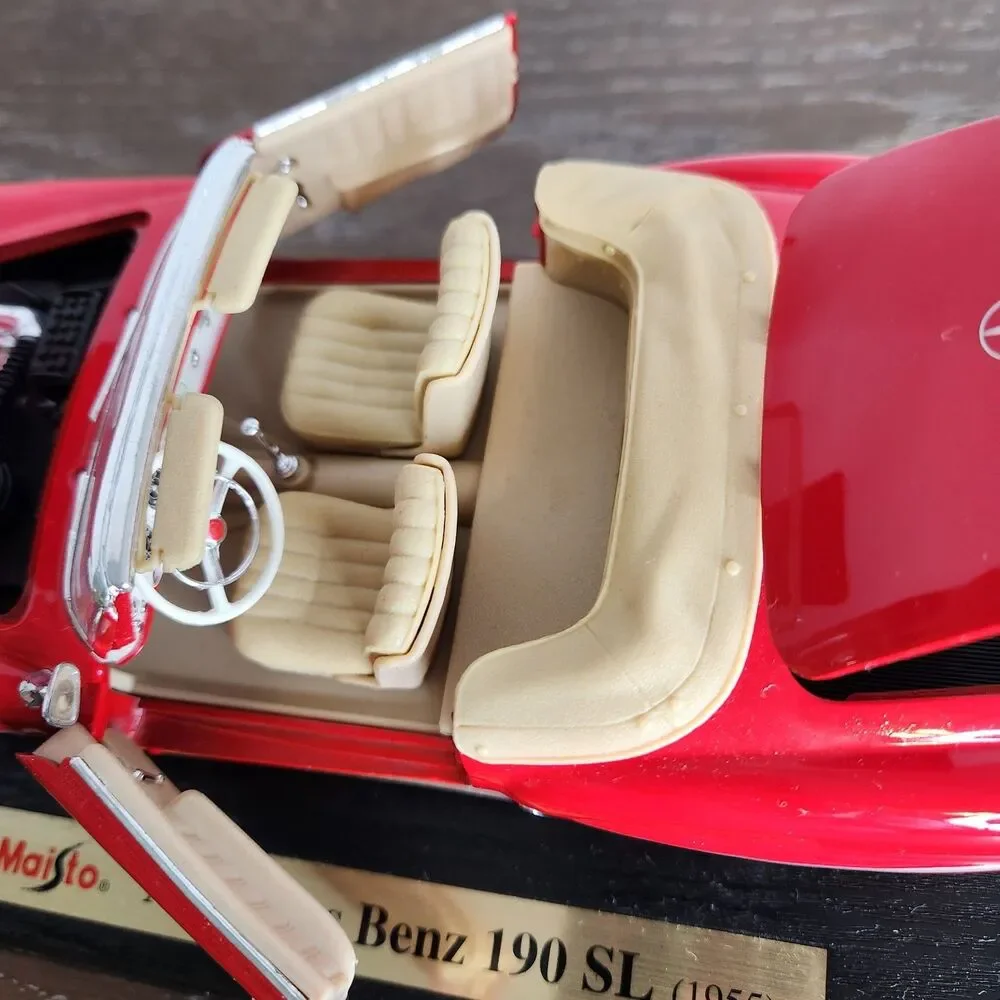 Maisto Red 1955 Mercedes Benz 190SL 1:18 Diecast Car # 31824 With Box and Stand